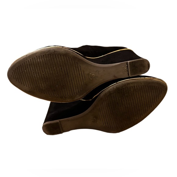 Cklass black wedges velvety with gold trim detail size 8 - Picture 4 of 4